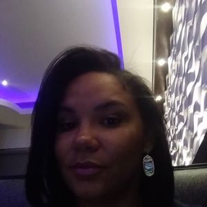 Meet your Posher, Debora